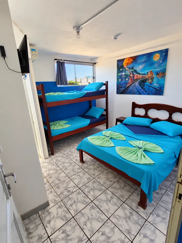 Camera privata per un massimo di 4 persone — Mundo da Lua Hostel, Terceira Praia, Morro de São Paulo, Bahia. 01 · Terza spiaggia