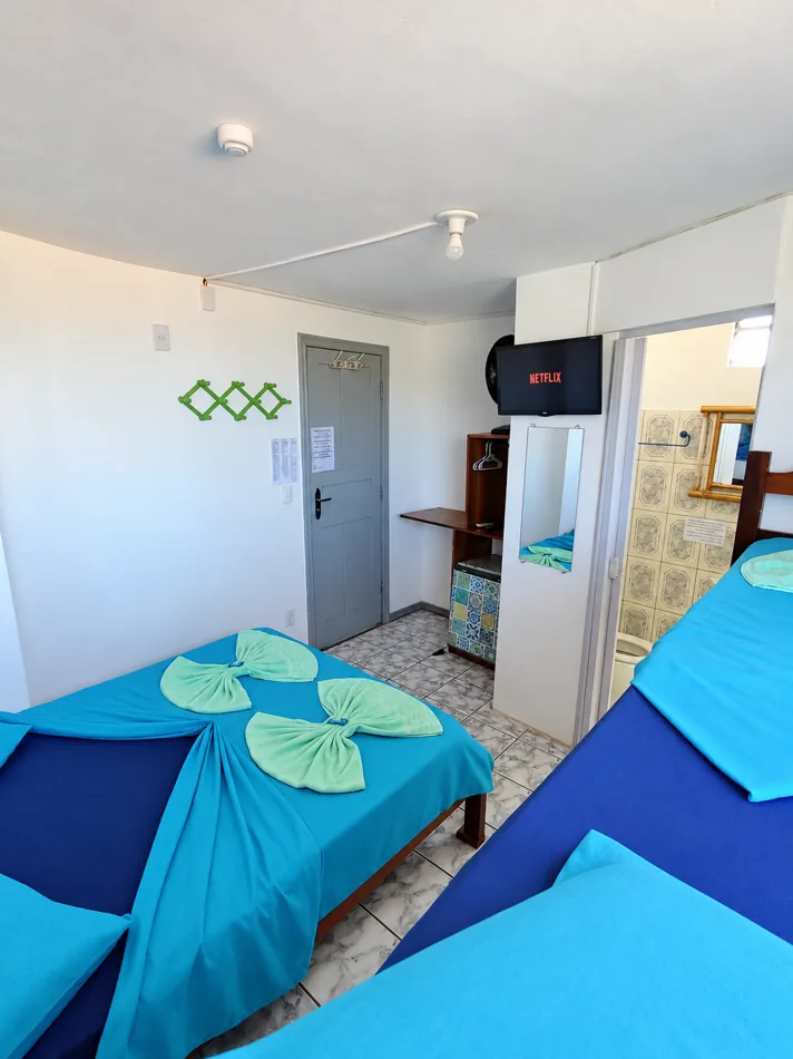 Camera privata per un massimo di 4 persone — Mundo da Lua Hostel, Terceira Praia, Morro de São Paulo, Bahia. 02 · Terza spiaggia