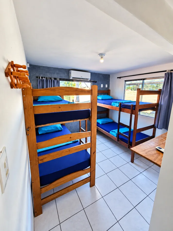 Dormitori per 4 persone — Mundo da Lua Hostel, Terceira Praia, Morro de São Paulo, Bahia. 01 · Terza spiaggia
