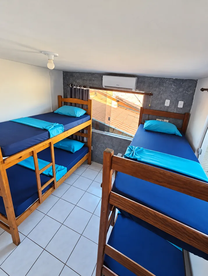 Dormitori per 4 persone — Mundo da Lua Hostel, Terceira Praia, Morro de São Paulo, Bahia. 02 · Terza spiaggia