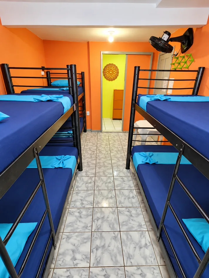 Dormitorio per 6 persone — Mundo da Lua Hostel, Terceira Praia, Morro de São Paulo, Bahia. 02 · Terza spiaggia